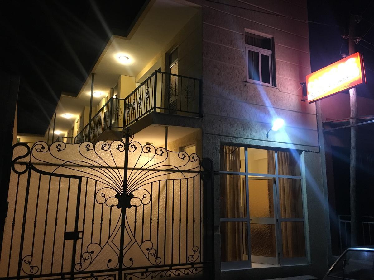 Cheers Bed & Breakfast Аддис-Абеба Екстер'єр фото